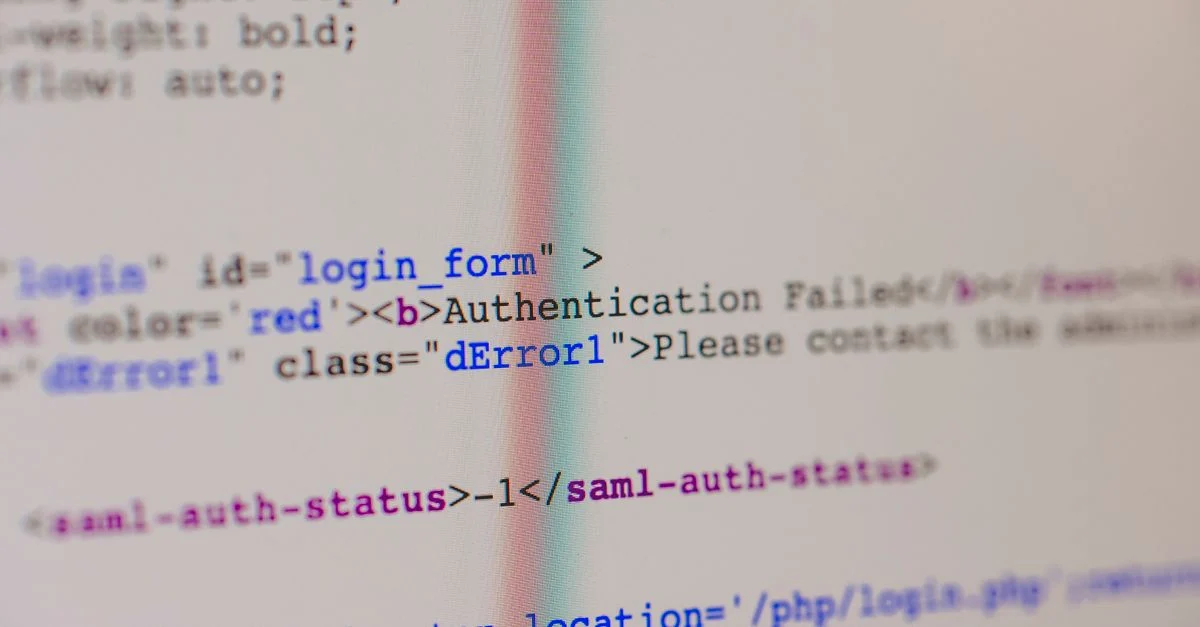 Grafika przedstawiająca porównanie kodu strony statycznej z panelem administracyjnym systemu CMS