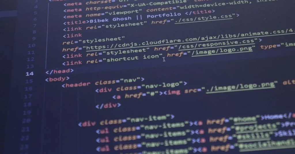 Programista analizujący parametry wydajnościowe i optymalizację kodu dedykowanej strony internetowej