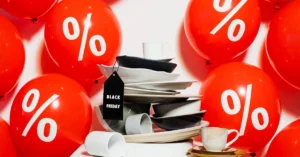 Pulpit menedżera e-commerce analizującego wykresy sprzedaży przed Black Friday